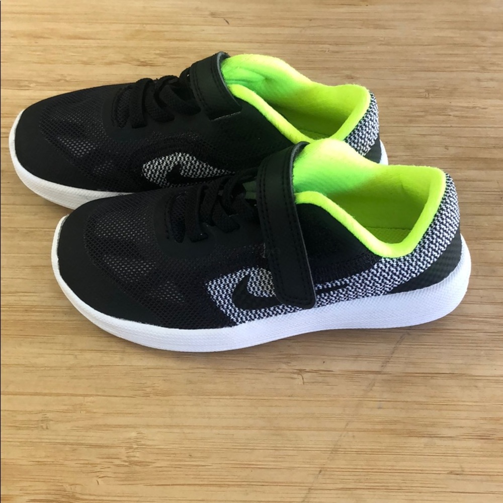 Nike sneakers size 9C/EUR 26